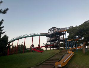 七尾中央公園長い滑り台